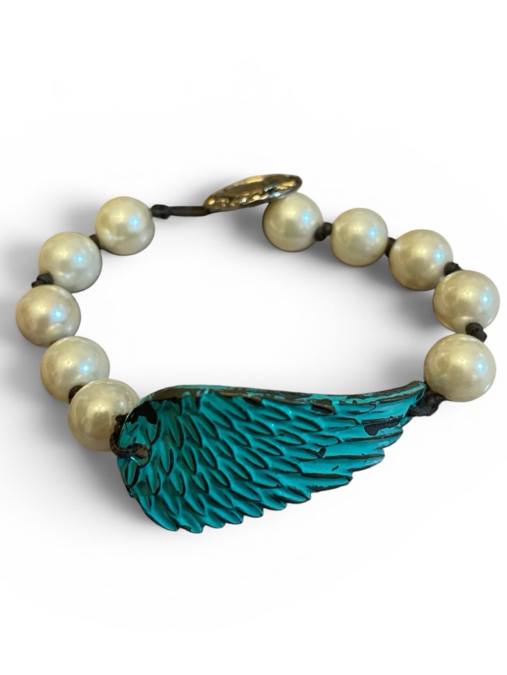 Peacock Blue Wing Bead Bracelet with Cream Pearls